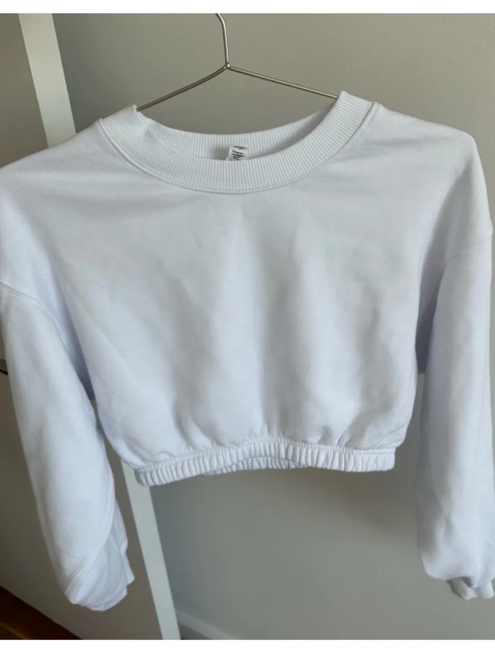 ALO Yoga White Cropped Pullover Sweatshirt